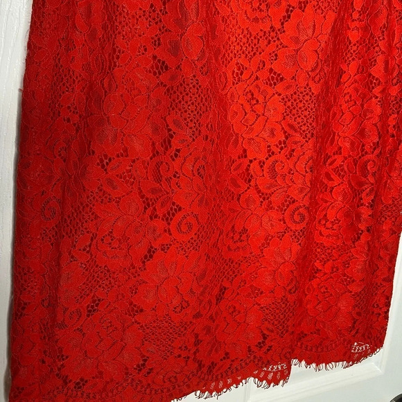 CECE red scalloped hem lace pencil skirt size 2 - Picture 4 of 9